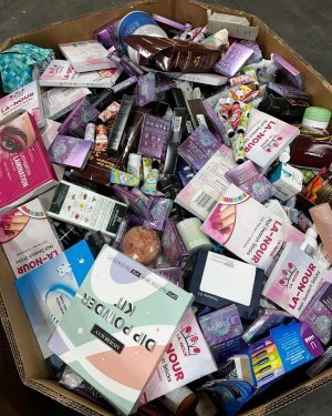 Cosmetics and Beauty Pallets - Image 18