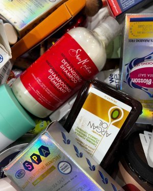 Cosmetics and Beauty Pallets - Image 17
