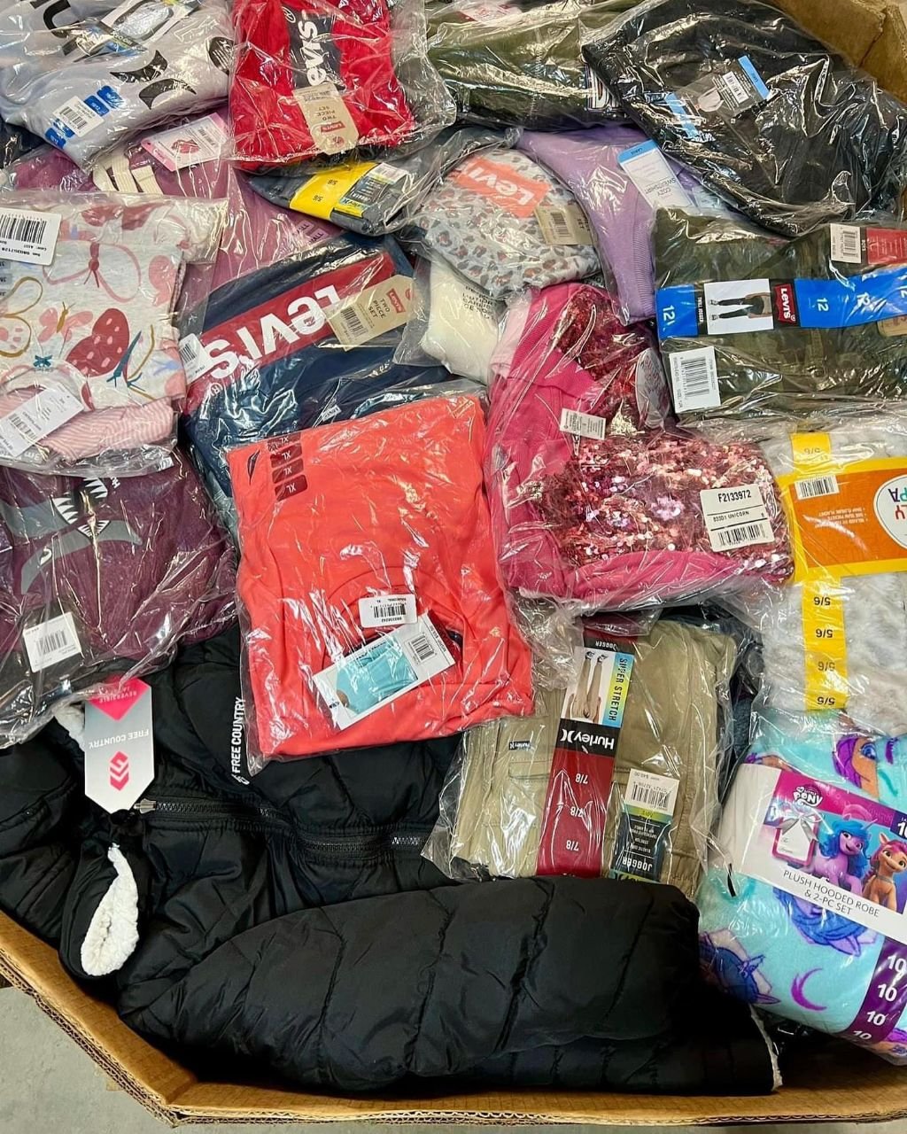 Sam's club clothes pallets - Image 4