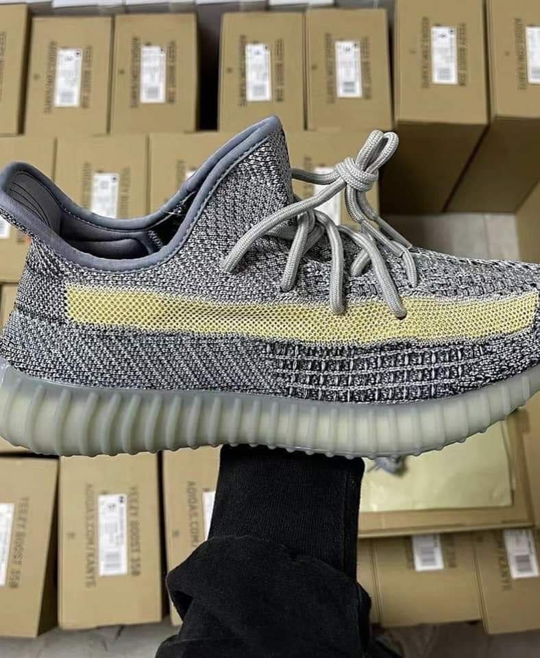 Yeezy Shoes Pallet - Image 6