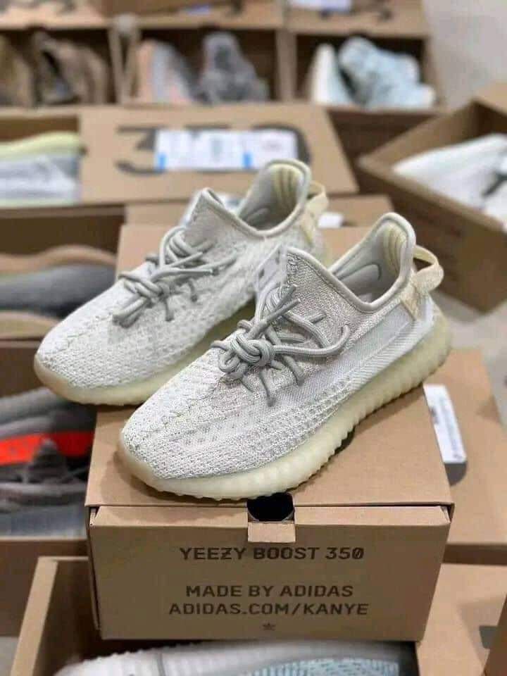 Yeezy Shoes Pallet - Image 3