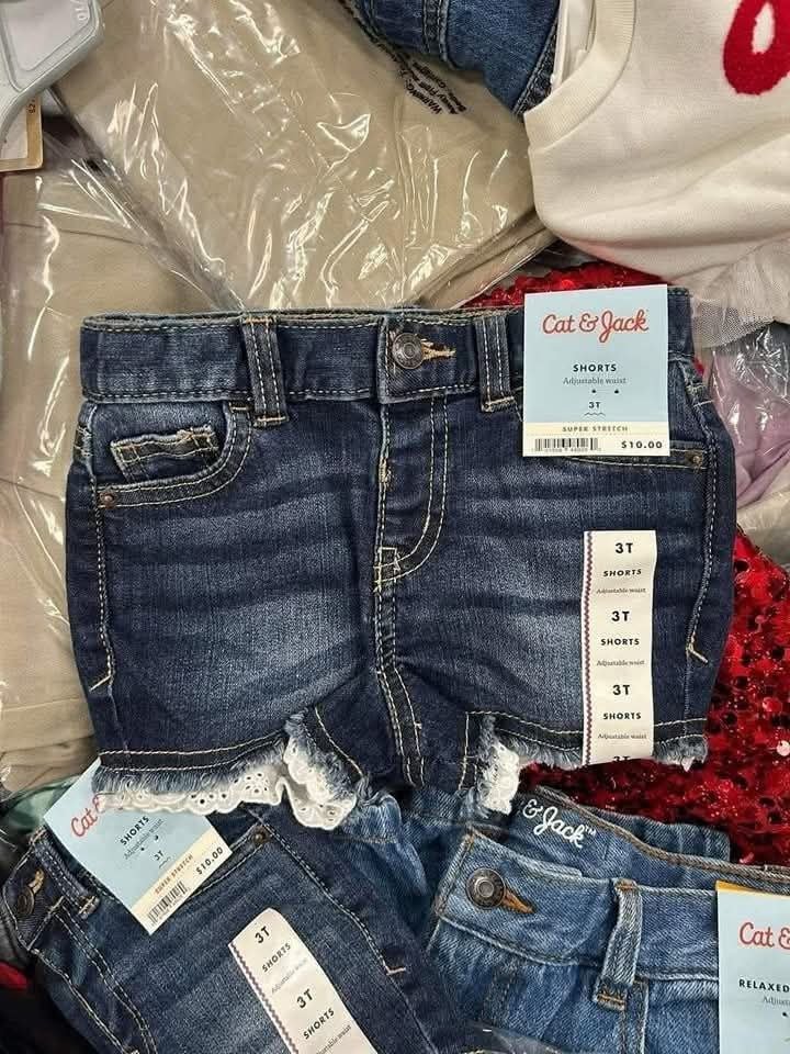 Children clothes pallets - Image 17